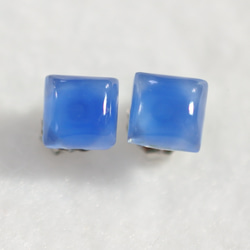 藍玉髓耳釘（6 毫米方形鈦柱） 第1張的照片