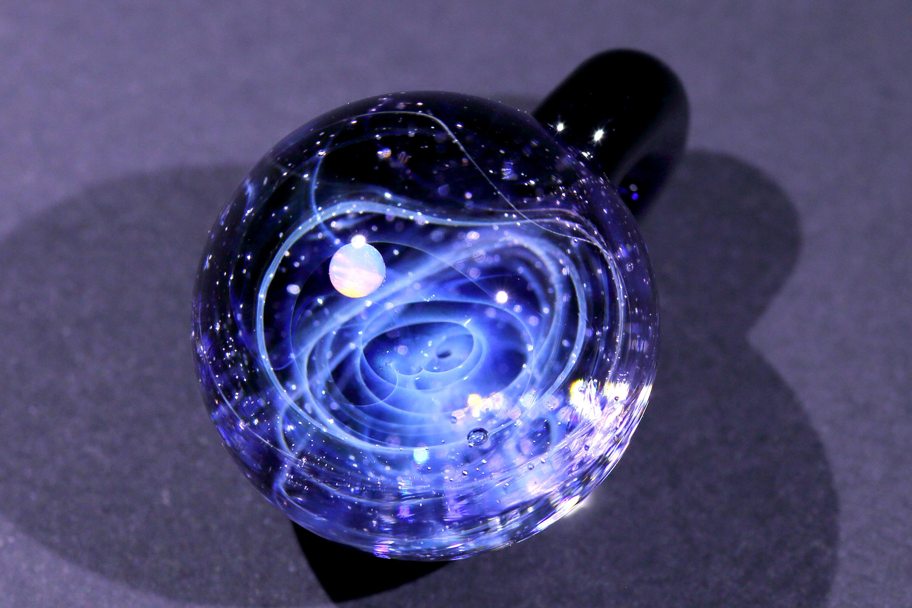 宇宙ガラス　ペンダント　高ランク