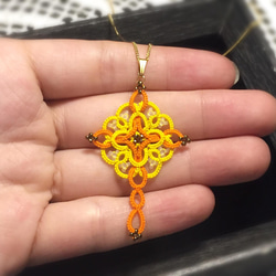 《tatting》ケルティッククロスペンダント　オレンジ/イエロー 4枚目の画像