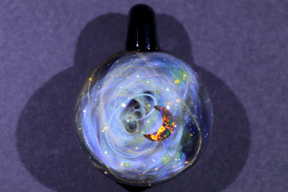 宇宙ガラスペンダント (25mｍ 螺旋状銀河） no.980 1枚目の画像