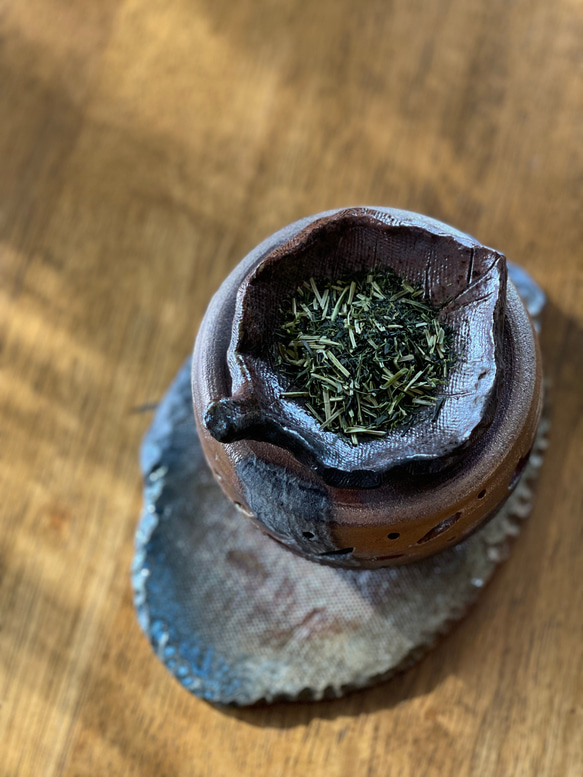 【再販】三日月と満月の灯りが揺れてお茶の香り漂う癒しの炭化焼き締め茶香炉　アロマポット　キャンドルホルダー 17枚目の画像