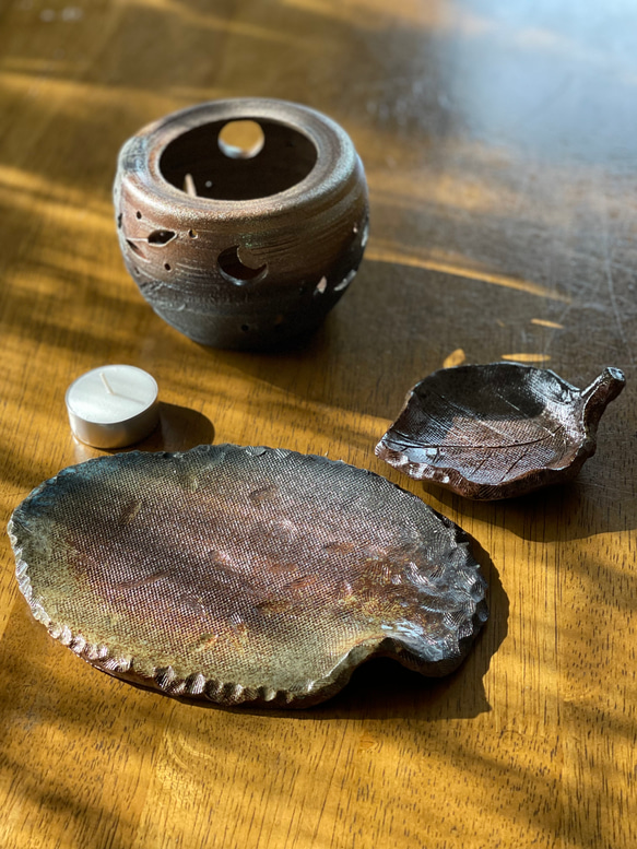 【再販】三日月と満月の灯りが揺れてお茶の香り漂う癒しの炭化焼き締め茶香炉　アロマポット　キャンドルホルダー 10枚目の画像