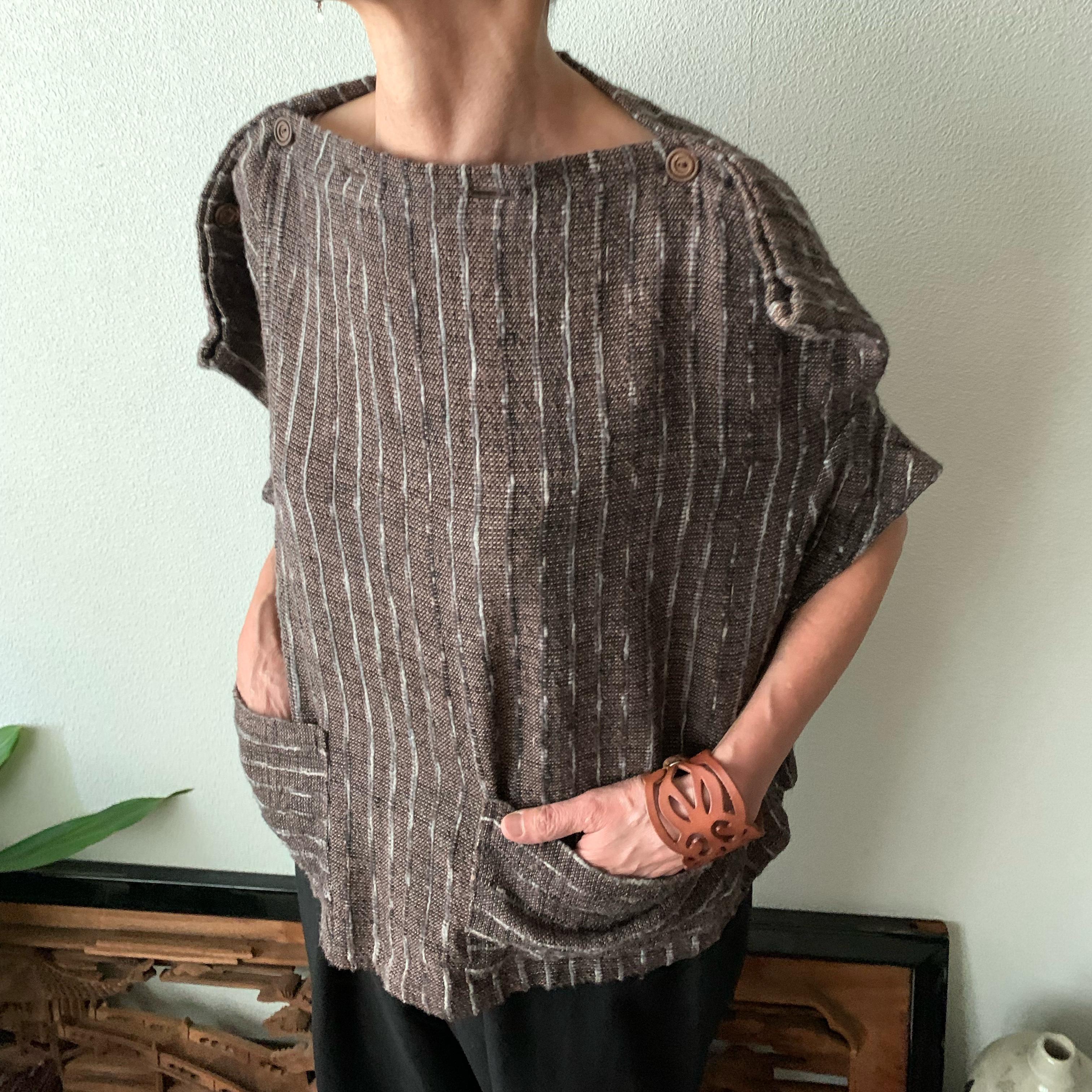 摩訶不思議！　トップ部分ずらりボタンブラウス　小柄で細身な方向け　茶絣