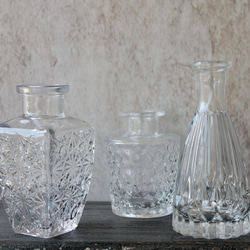 [花瓶3個セット]３種類のアンティーク風ガラスの一輪挿し造花アレンジ 12枚目の画像