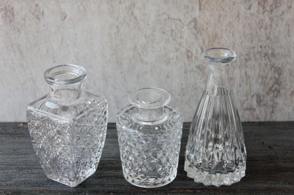 [花瓶3個セット]３種類のアンティーク風ガラスの一輪挿し造花アレンジ 16枚目の画像