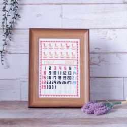 クロスステッチキット「刺繍のカレンダー5月」　刺繍の手作りカレンダー　自分だけの特別のカレンダーを手作りしませんか？ 1枚目の画像