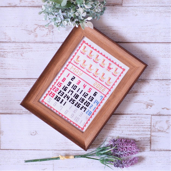 クロスステッチキット「刺繍のカレンダー5月」　刺繍の手作りカレンダー　自分だけの特別のカレンダーを手作りしませんか？ 2枚目の画像