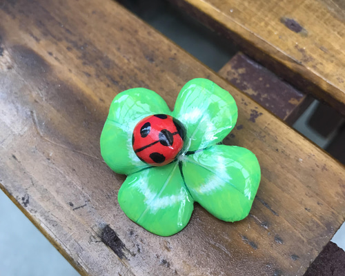 【美品】Christian Lacroix ラクロワ てんとう虫 ブローチ 美品】Christian Lacroix ラクロワ てんとう虫 ブローチ