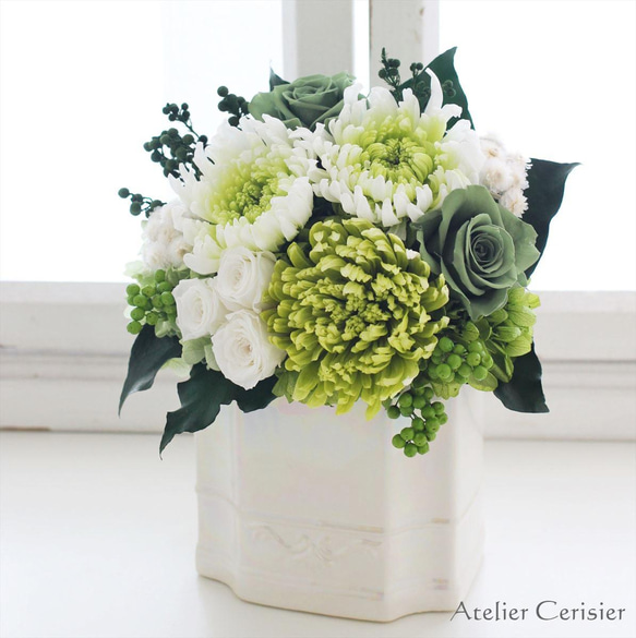 【特割】プリザーブドフラワー＜エクラン Ｌサイズ＞グリーン 菊 ローズ バラ【仏花 お供え花】 3枚目の画像