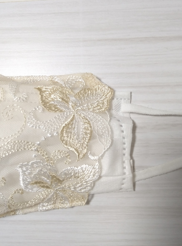再販【送料込み】不織布マスクカバー   オフベージュ刺繍   肌に優しい 結婚式 4枚目の画像