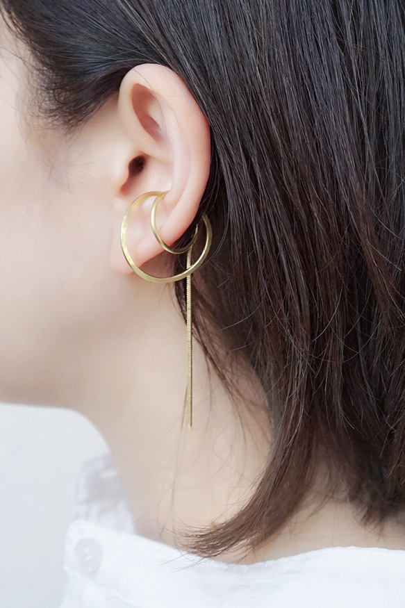 イヤーカフ「able」真鍮 スネークチェーン　月 2枚目の画像