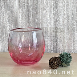 桃花　-D　極小さな小鉢　吹きガラス作品　　薄赤色・気泡・白入り 6枚目の画像