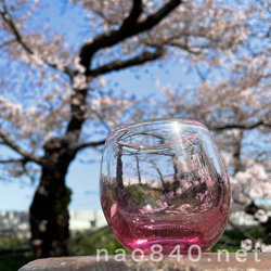桃花　-D　極小さな小鉢　吹きガラス作品　　薄赤色・気泡・白入り 5枚目の画像
