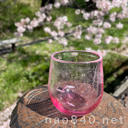 桃花　-E　極小さな小鉢　吹きガラス作品　　薄赤色・気泡・白入り 4枚目の画像