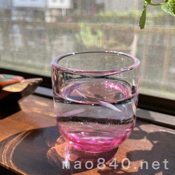 桃花　-G　極小さな小鉢　吹きガラス作品　　薄赤色・気泡・白入り 1枚目の画像