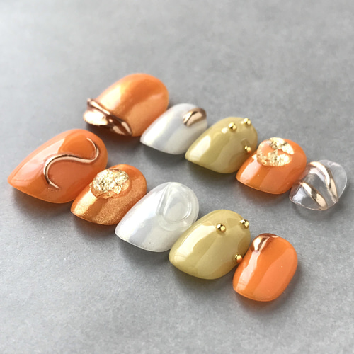 オレンジイエローニュアンス夏ネイル ネイルチップ ゴールド金 白黄色  