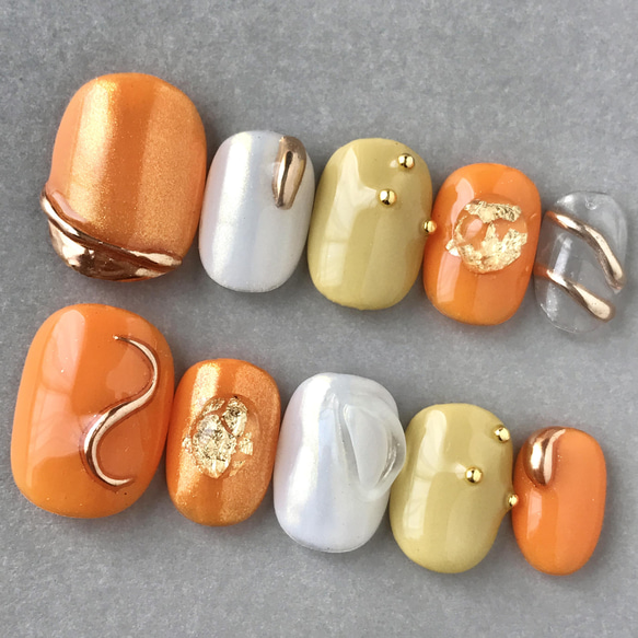 オレンジイエローニュアンス夏ネイル ネイルチップ ゴールド金 白黄色  