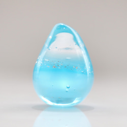 ガラスの雫の小さなオブジェ 「水色のグラデーション」 1枚目の画像