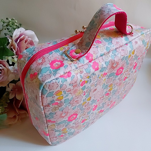 終了【受注製作】リバティ♡《ラミネート加工》トランクポーチ 