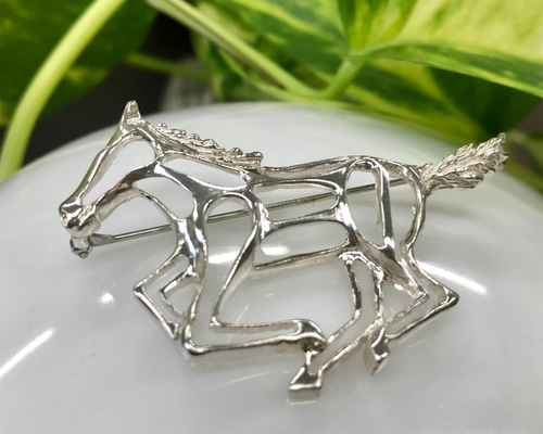 空駆け登る馬シルバーブローチ(送料無料) ブローチ kakaz 通販