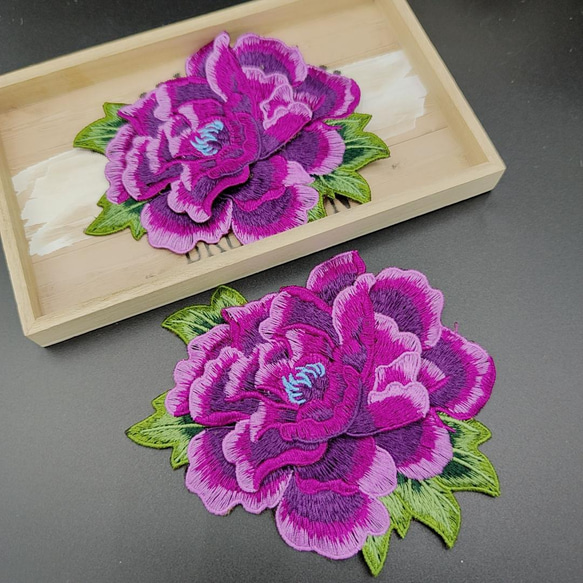 C品番YZ1117p 花刺繍 モチーフ 2枚 薔薇 紫 飾り ドレス 5枚目の画像