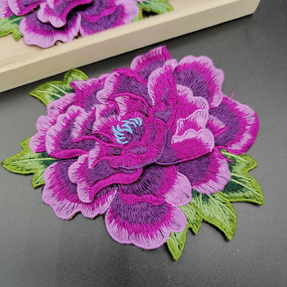 C品番YZ1117p 花刺繍 モチーフ 2枚 薔薇 紫 飾り ドレス 4枚目の画像