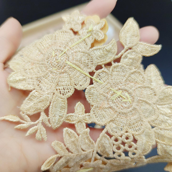 品番YZ1128bj ベージュ  刺繍レース ビーズ花芯 モチーフ ドレス 4枚 3枚目の画像