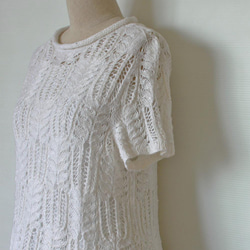 滿版鏤空針織花卉白色罩衫 第3張的照片