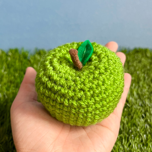 ハンドメイド　あみぐるみ　りんごモチーフ 編み図つき解説】りんごのあみぐるみ🍎【かぎ針編み】 - YouTube