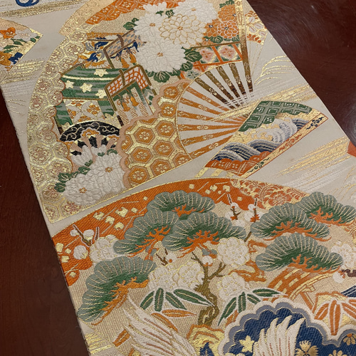 豪華刺繍 花嫁衣裳の丸帯で作った正絹テーブルランナー 帯リメイク 母