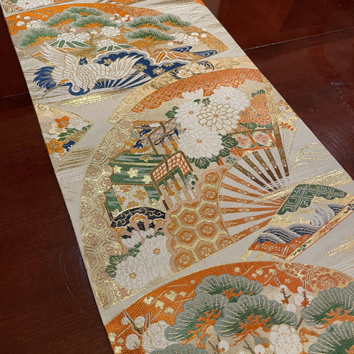 豪華刺繍 花嫁衣裳の丸帯で作った正絹テーブルランナー 帯
