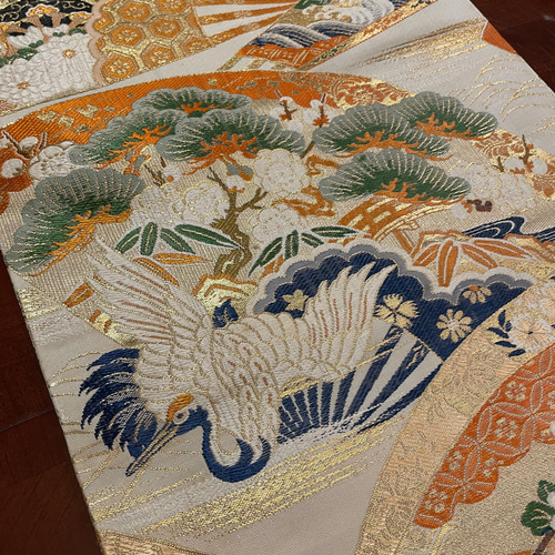 豪華刺繍 花嫁衣裳の丸帯で作った正絹テーブルランナー 帯