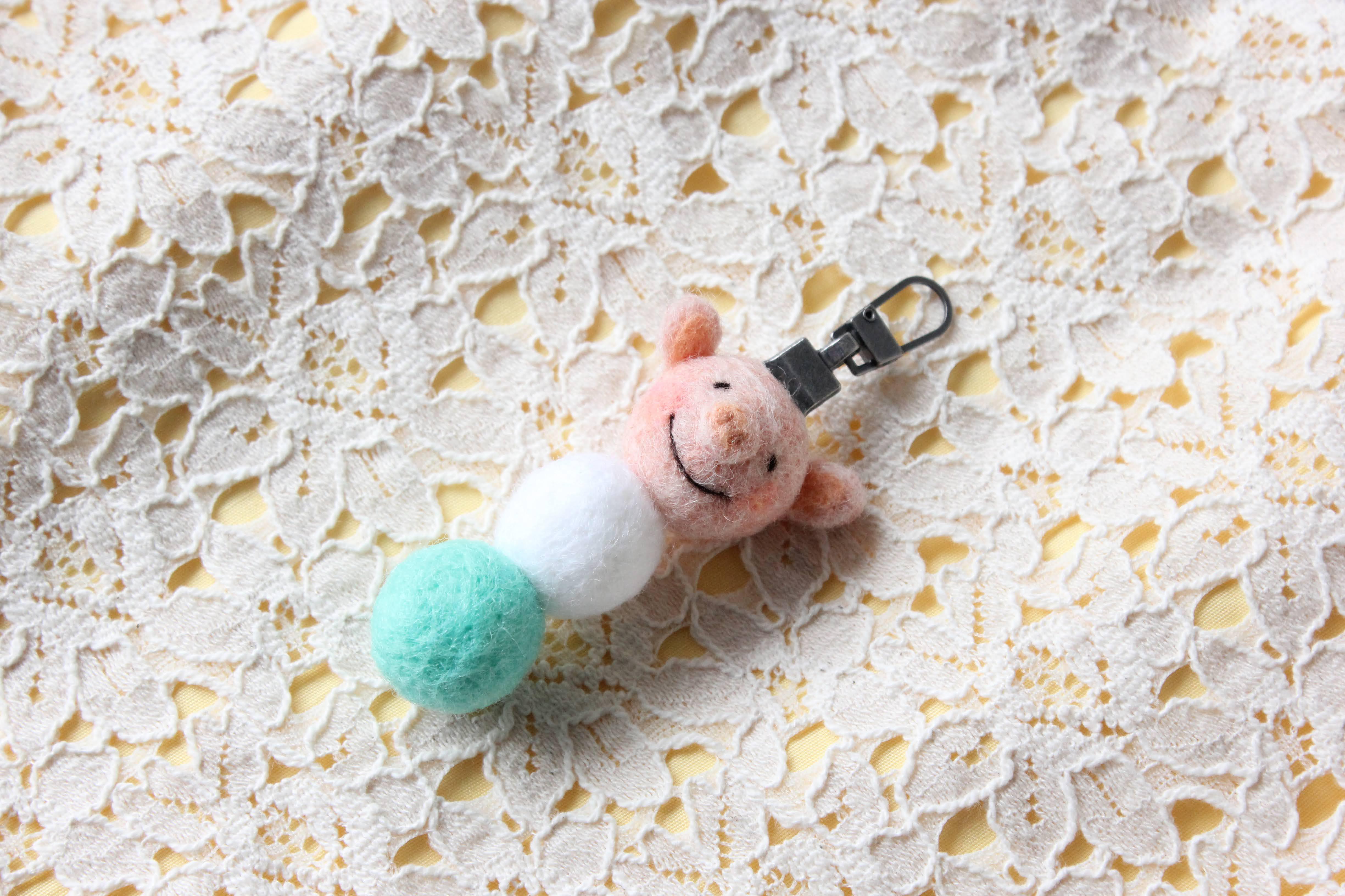 ハンドメイド　　 [専用　こり様] 刺繍 フェルト チャーム ストラップ