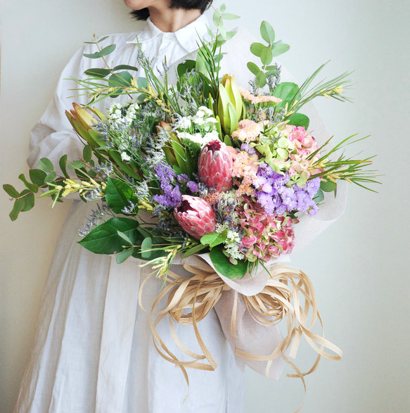 フレッシュブーケ そのままスワッグに 季節のお花おまかせ Lサイズ　＊特集掲載作品＊ 1枚目の画像