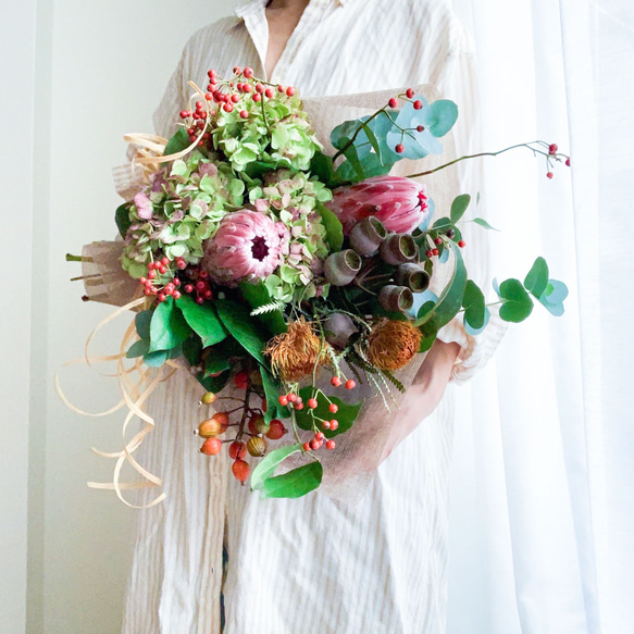 フレッシュブーケ そのままスワッグに 季節のお花おまかせ Lサイズ　＊特集掲載作品＊ 9枚目の画像