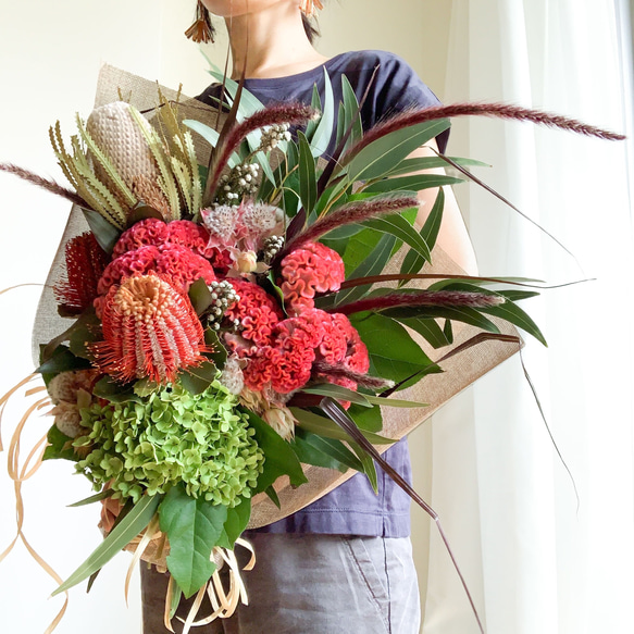 【母の日・遅着割引】フレッシュブーケ そのままスワッグに 季節のお花おまかせ Lサイズ　＊特集掲載作品＊ 9枚目の画像