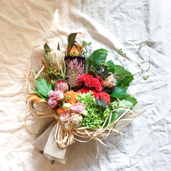 フレッシュブーケ そのままスワッグに 季節のお花おまかせ Lサイズ　＊特集掲載作品＊ 16枚目の画像