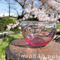 桃花　-H　小さな小鉢　吹きガラス作品　　薄赤色・気泡・白入り 3枚目の画像