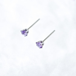 【天然石アメジスト (ダークカラー)の一粒スタッドピアス】紫 /4mm /サージカルステンレス /つけっぱなしok 3枚目の画像