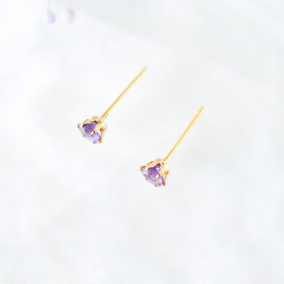 【天然石アメジスト (ダークカラー)の一粒スタッドピアス】紫 /4mm /サージカルステンレス /つけっぱなしok 6枚目の画像