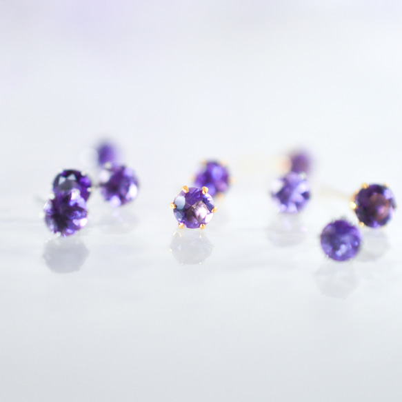 【天然石アメジスト (ダークカラー)の一粒スタッドピアス】紫 /4mm /サージカルステンレス /つけっぱなしok 9枚目の画像
