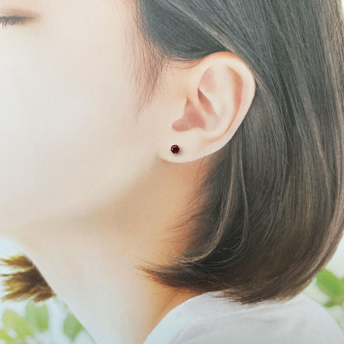 天然石ロードライトガーネットのつけっぱなしピアス】4mm 赤紫 