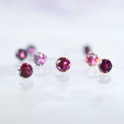 【天然石ロードライトガーネットのシンプルな一粒スタッドピアス】赤紫/4mm/サージカルステンレス /つけっぱなしok 9枚目の画像