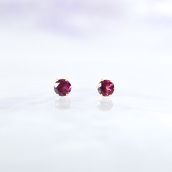 【天然石ロードライトガーネットのシンプルな一粒スタッドピアス】赤紫/4mm/サージカルステンレス /つけっぱなしok 4枚目の画像