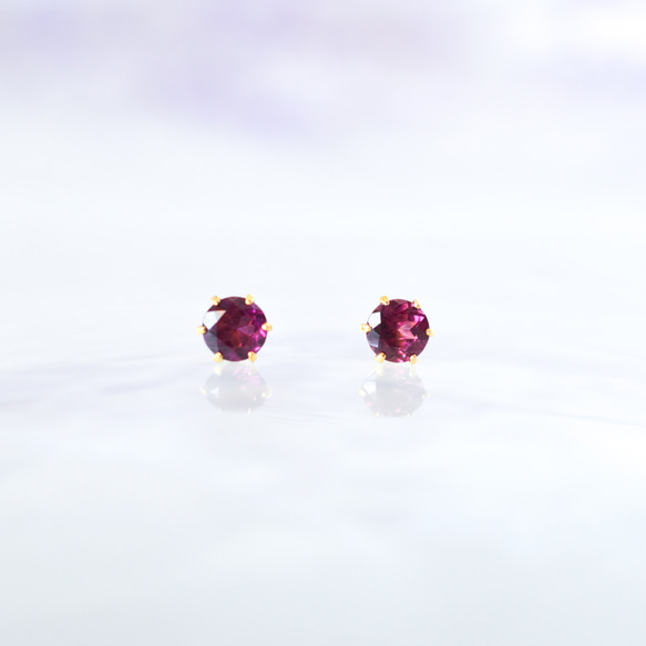 【天然石ロードライトガーネットのシンプルな一粒スタッドピアス】赤紫/4mm/サージカルステンレス /つけっぱなしok 4枚目の画像