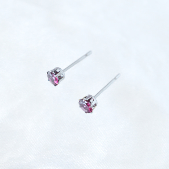 【天然石ロードライトガーネットのシンプルな一粒スタッドピアス】赤紫/4mm/サージカルステンレス /つけっぱなしok 3枚目の画像