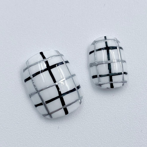 ♡モノトーングレーチェックネイル♡ ネイルチップ　ハンドメイド ネイルチップ】グレーチェックとマグネットネイル ネイルチップ（つけ