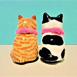 茶トラ猫と白と黒の猫（小）置物＃131（樹脂粘土と新聞紙） 6枚目の画像