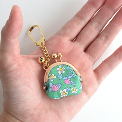 Tiny kiss lock purse keychain "Strawberries and Cream" [149] 第3張的照片