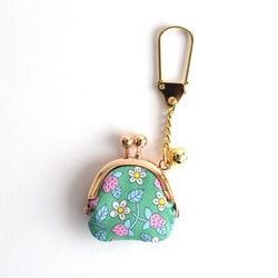 Tiny kiss lock purse keychain "Strawberries and Cream" [149] 第2張的照片